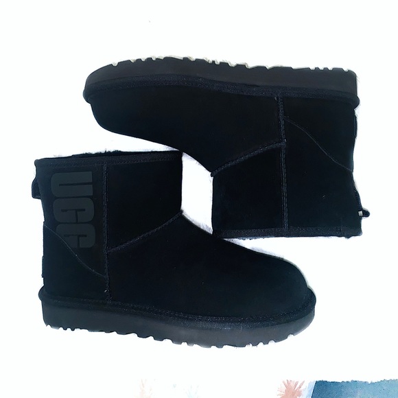 NWOB Black Classic Mini Uggs with Rubber Logo - Picture 4 of 8